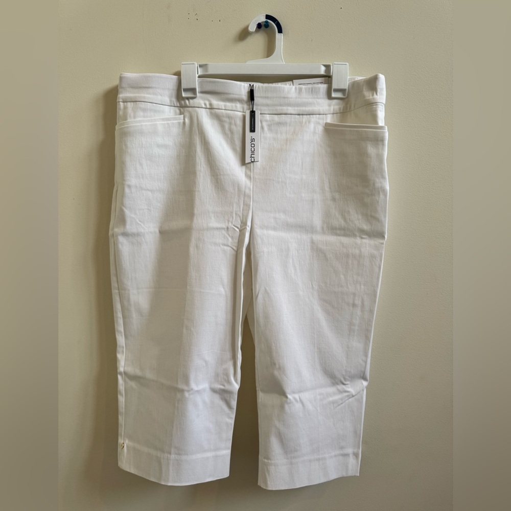 Chico's Alabaster Capri Pants